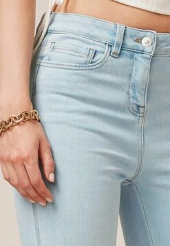 Next Cropped - Straight Leg Jeans - Bleach Blue -Next 2582475df019457da2754da08e8ef599