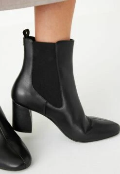 Next Korte Laarzen - Black Leather -Next 2a11a414f4704d8286601341c8eddf70