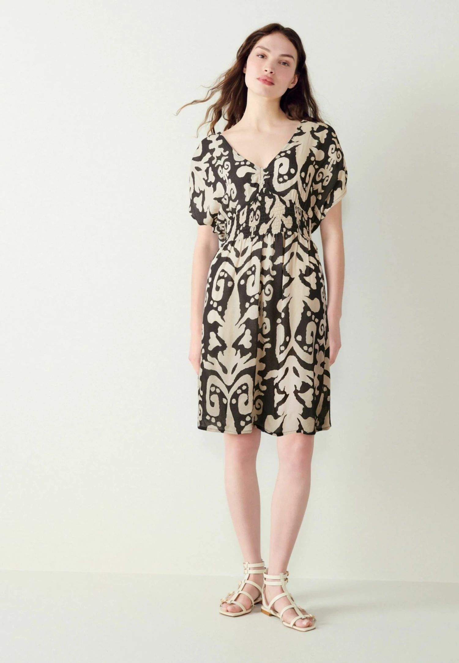 Next Shirred Waist V-Neck Sleeveless Standard - Jurk - Mono Ikat Print 4 Next Shirred Waist V-Neck Sleeveless Standard - Jurk - Mono Ikat Print - Afbeelding 2