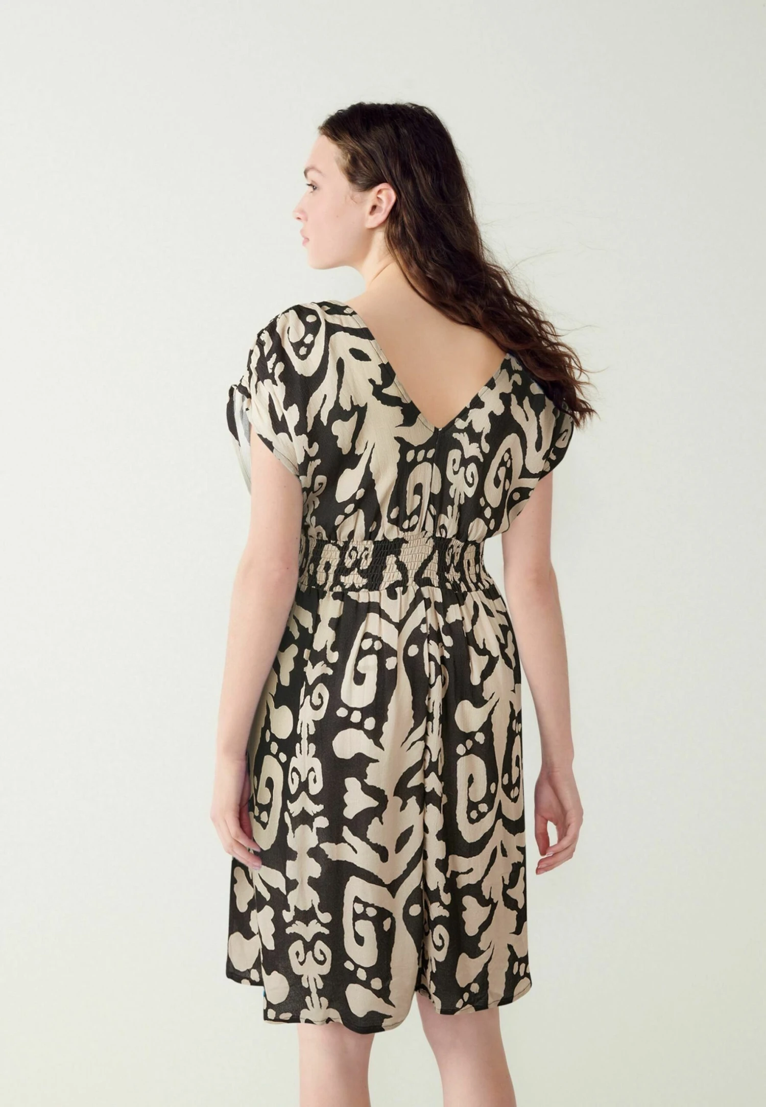 Next Shirred Waist V-Neck Sleeveless Standard - Jurk - Mono Ikat Print 5 Next Shirred Waist V-Neck Sleeveless Standard - Jurk - Mono Ikat Print - Afbeelding 3