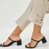 Next Forever Comfort Two Band Block Heel Regular Wide Fit - Muiltjes Met Hak - Black -Next 4d4019677d8c49709cb7940fb970745a