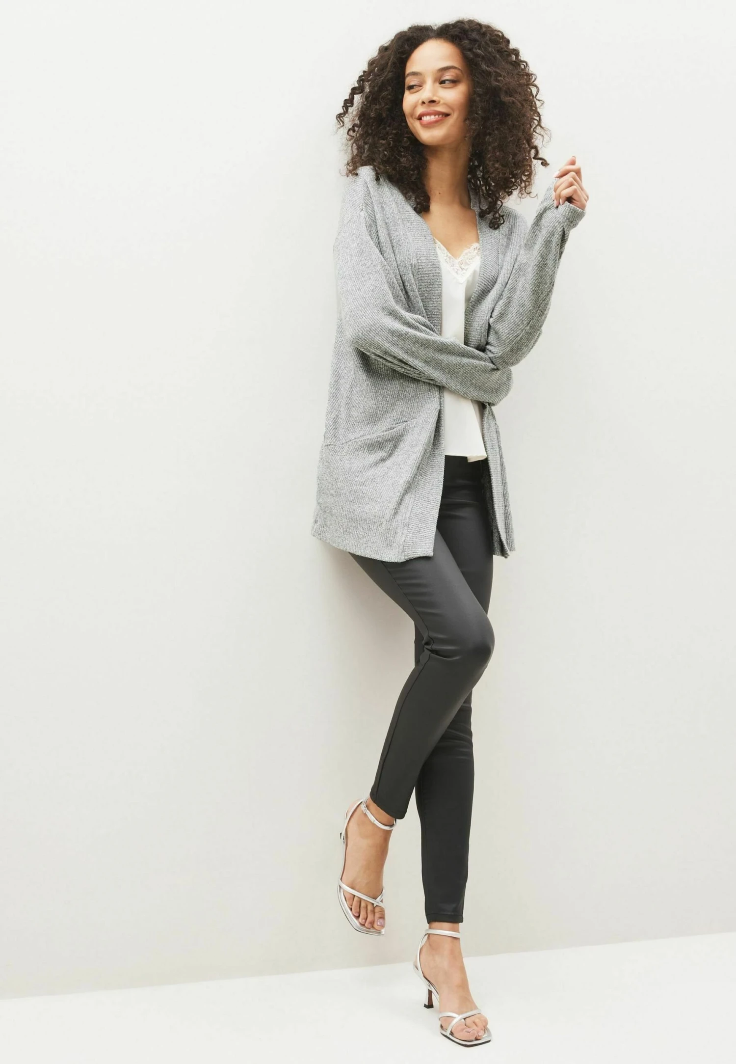 Next Soft Cosy Standard - Vest - Grey 4 Next Soft Cosy Standard - Vest - Grey - Afbeelding 2