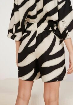 Next Standard - Shorts - Zebra