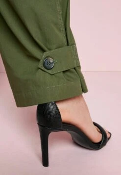 Next Straight LegPetite - Cargobroek - Khaki Green 12 Next Straight LegPetite - Cargobroek - Khaki Green -Next 91c973e3cb2046eaba4f1343b0d8acb3