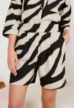 Next Standard - Shorts - Zebra 10 Next Standard - Shorts - Zebra -Next 990a206580e54114b65260d65bb9e2f8