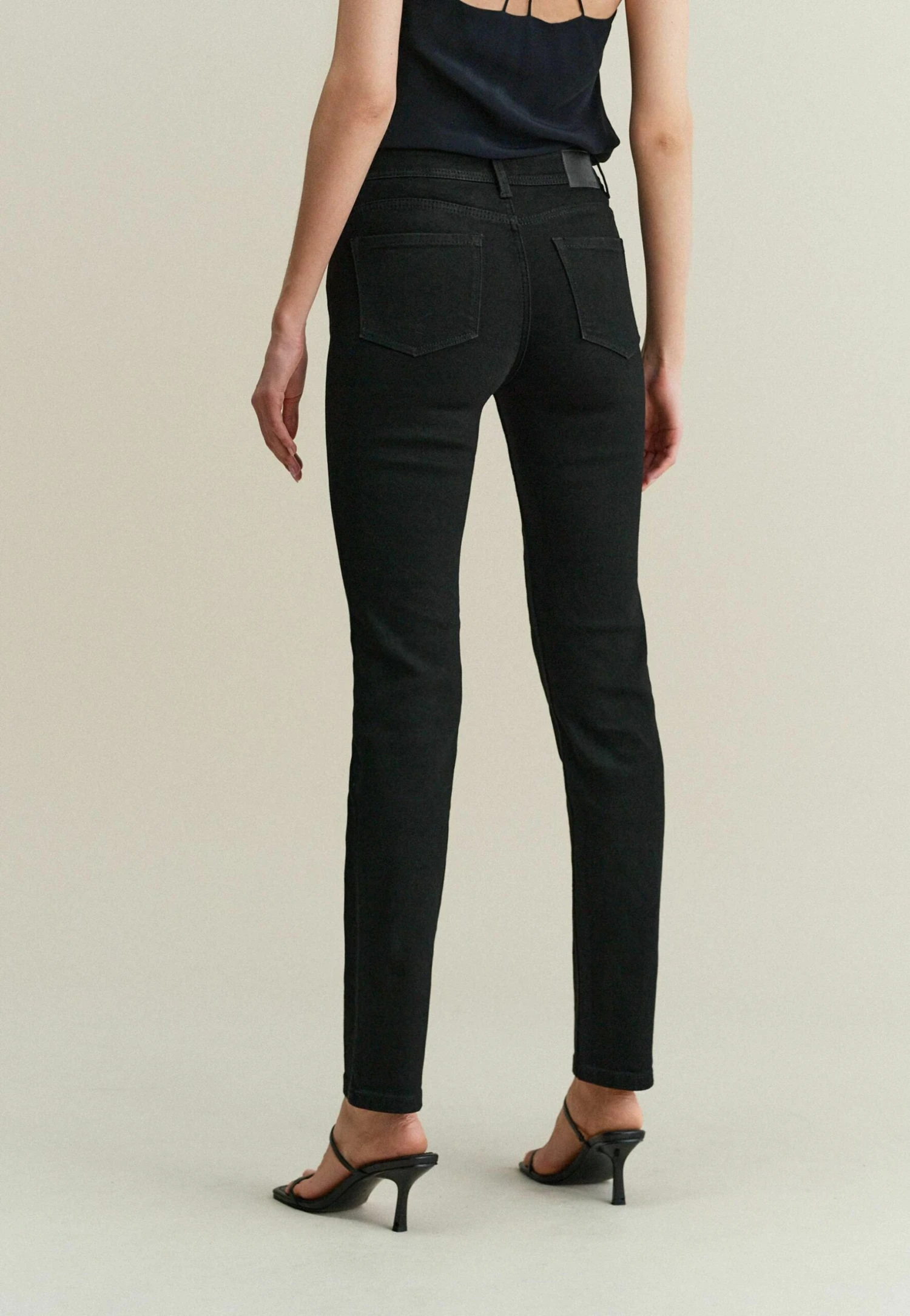 Next Super Soft Petite Petite - Slim Fit Jeans - Black 5 Next Super Soft Petite Petite - Slim Fit Jeans - Black - Afbeelding 3
