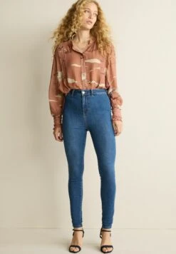 Next -Next b5229449fbfc41e3b251201ea804239e