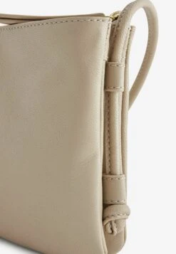 Next Schoudertas - Taupe 14 Next Schoudertas - Taupe -Next ca3841bcd72644fa9535f8e8e6a6a527