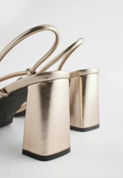 Next Forever Comfort Knotted Standard - Sandalen - Gold -Next d119fb1603d14413aeef853cc7911858