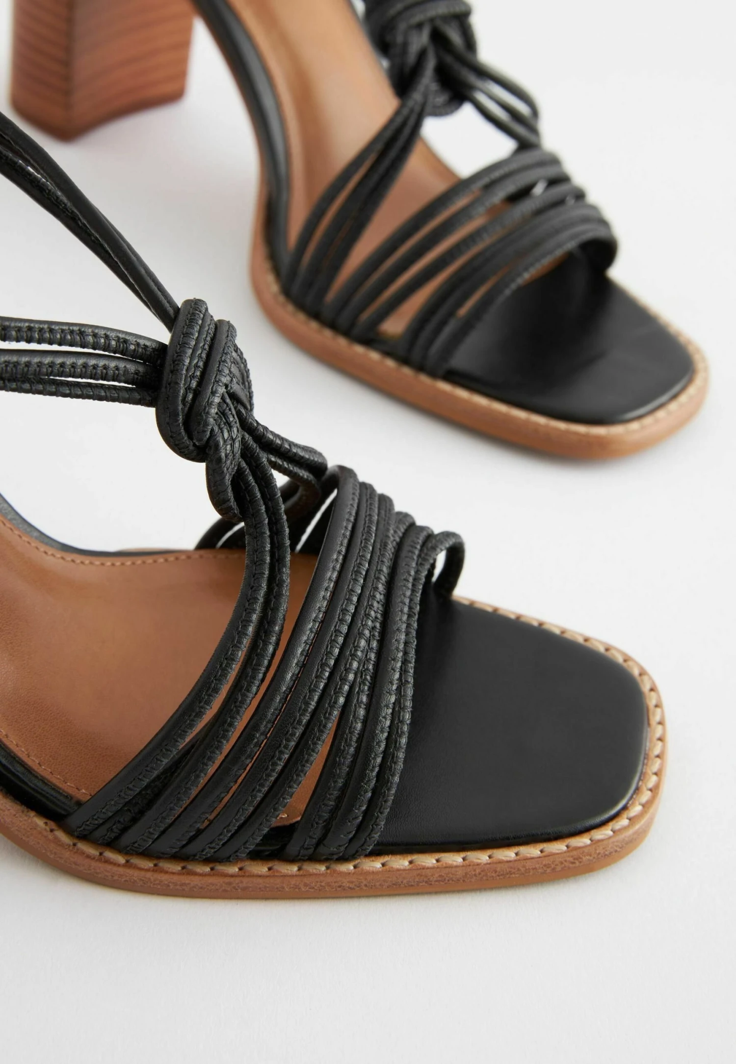Next Signature Knotted Strap Block Heeled Standard - Sandalen - Black 7 Next Signature Knotted Strap Block Heeled Standard - Sandalen - Black - Afbeelding 5