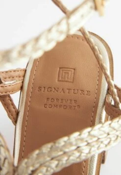 Next Signature Plait Strap Block Heel Standard - Sandalen Met Hoge Hak - Gold -Next d98c2e5216e34c1f94542ac388517a06