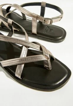 Next Forever Comfort Toe Post Standard - Teensandalen - Silver -Next e81f806b5787484f9762103ed0897d62