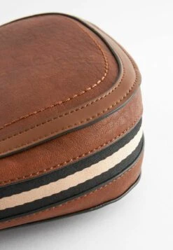 Next Saddle Standard - Schoudertas - Tan Brown -Next ee4cbfadfa8d420b9823234404961b84