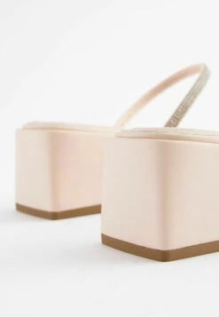 Next Forever Comfort Two Band Block Heel Regular Wide Fit - Muiltjes Met Hak - Nude Cream -Next f965848460a54bacb020baf8a74c660e