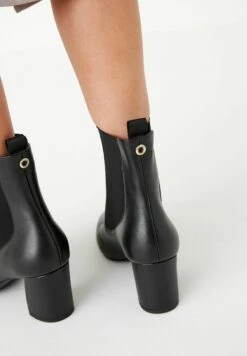 Next Korte Laarzen - Black Leather -Next faad833d4dd74f91a08ddf3a7ad1ef5d